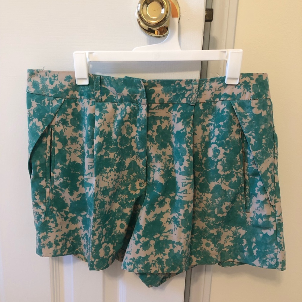 Floral high-waisted shorts